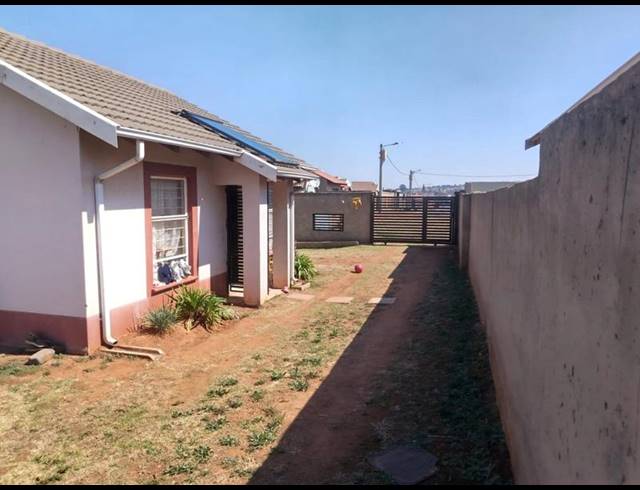 2 BEDROOM HOUSE FOR SALE IN LENASIA SOUTH